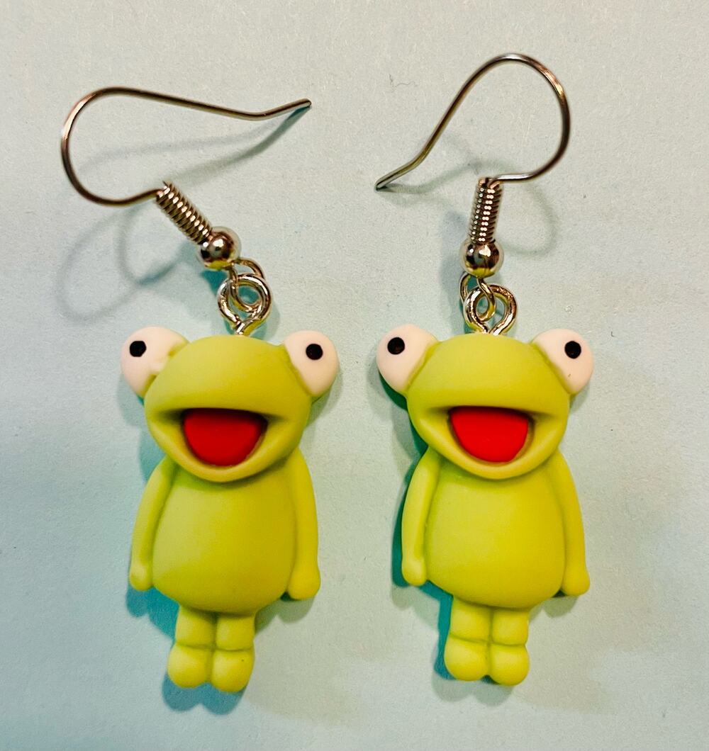 Cartoon Frog green charm drop pierced earrings - NEW -